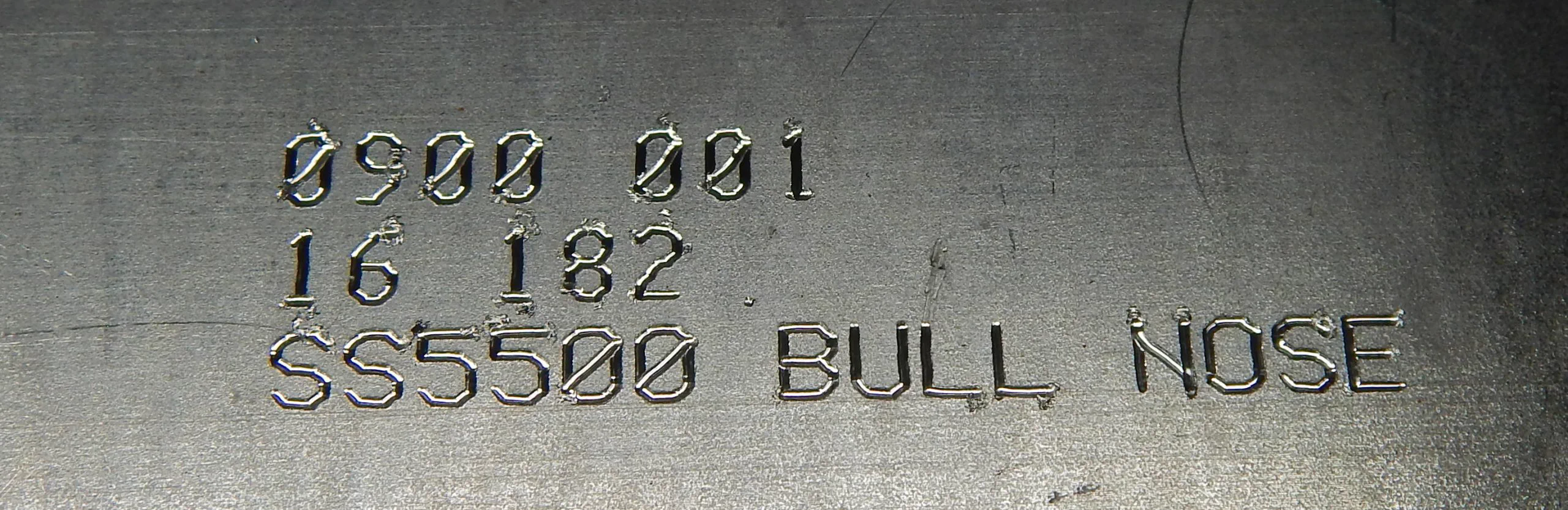 Gradații trasate continuu în metal
