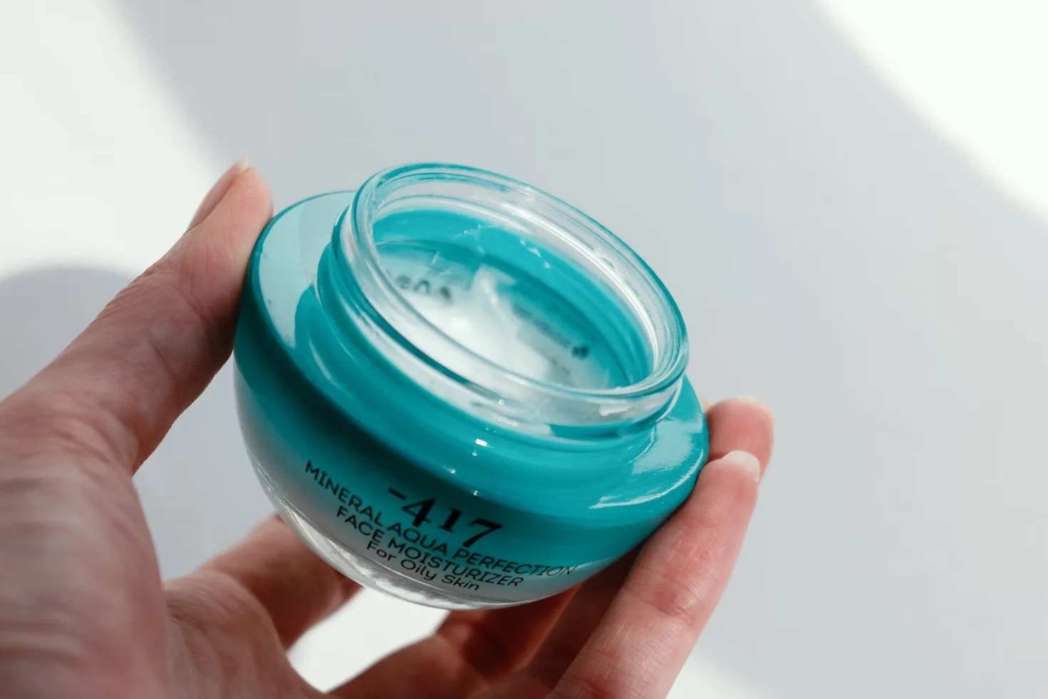 Lot și dată pe recipient cosmetic